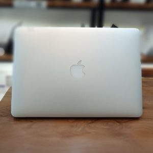 مک بوک ایر i7 8/512 مدل 2017 سایز 13 اینچ نقره ای کارکرده